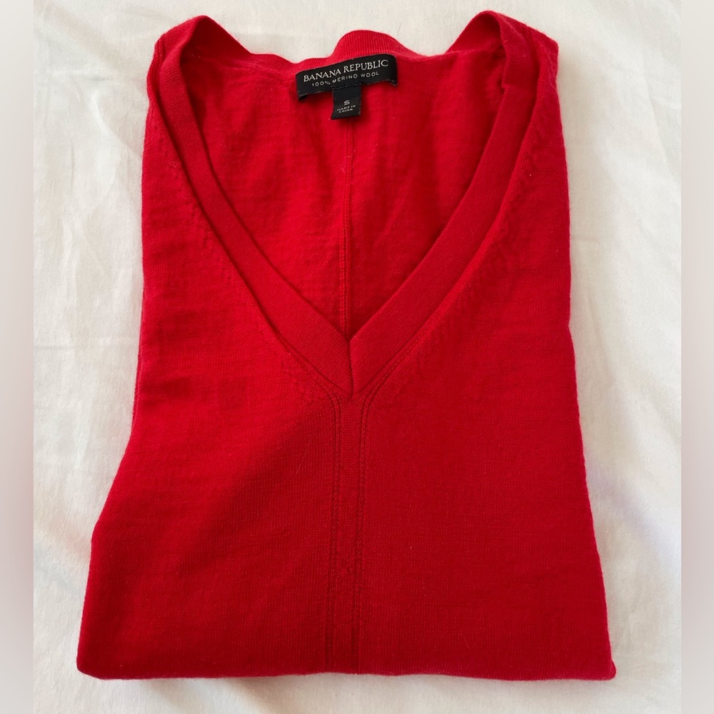Banana Republic Red 100% Wool Short Sleeve V-neck Sweater